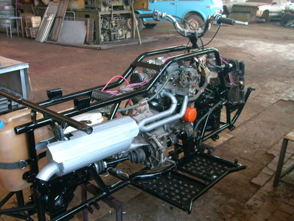 Двигатель с навесным смонтирован на раму